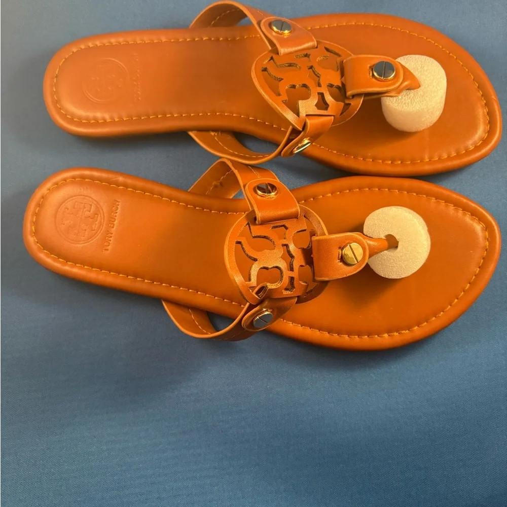 Tory Burch stylish Brown Women's Sandals. Size 39 same as US 8, 8.5, or 9. - Picture 2 of 5